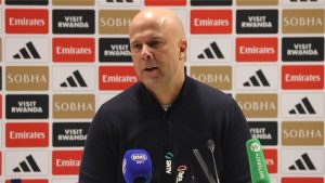 خيبة أمل وتفاؤل حذر: تحليل تصريحات سلوت بعد تعادل ليفربول وآرسنال ومصير برادلي