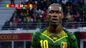 صدمة في الكان: طرد إيف بيسوما في كأس أمم إفريقيا 2025 يهز مواجهة السنغال ومالي