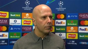 آرني سلوت يدافع عن نفسه: كواليس تصريحاته المثيرة للجدل وتأثيرها على جماهير ليفربول