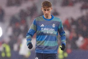 هويسن يكشف عن تطلعات ريال مدريد لـ “فرصة للانتقام من بنفيكا” وتحديات التطوير