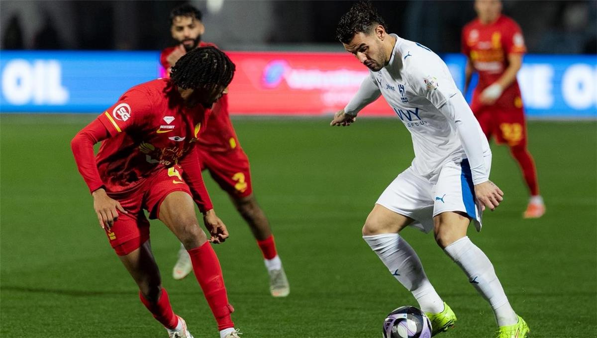 صراع النقاط: أهداف وملخص مباراة الهلال والقادسية المثيرة في الدوري السعودي