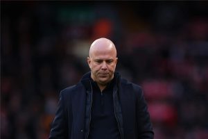 آرني سلوت يحلل: سر التألق القاري و تحديات ليفربول في الدوري الإنجليزي ومقارعة الكبار أوروبيًا