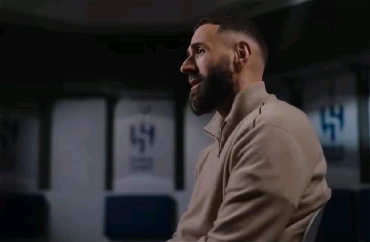 كريم بنزيما يتحدث عن طموحاته الكبرى مع الهلال السعودي: “ريال مدريد آسيا” وتحقيق الألقاب