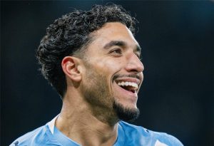 تفاعل حماسي في احتفال جماهير مانشستر سيتي بعيد ميلاد عمر مرموش: طموحات تتجاوز هالاند