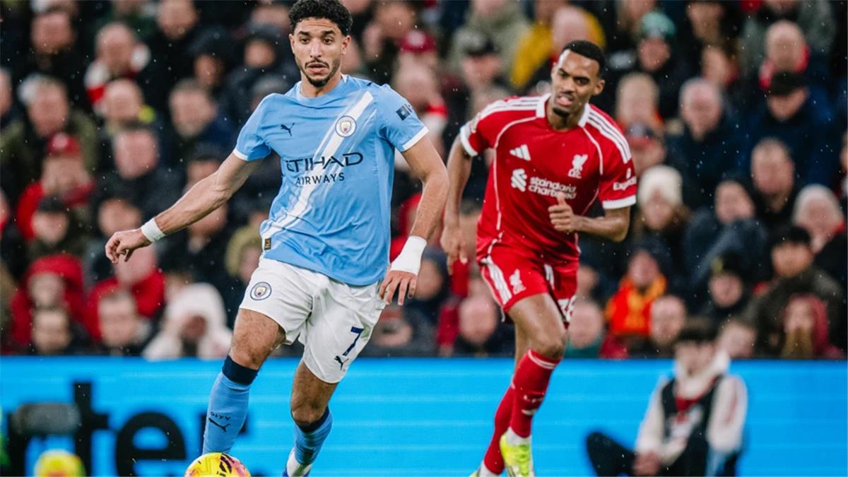 رئيس الحكام الأسبق يفجر مفاجأة: كواليس جدل قرار مرموش التحكيمي أمام ليفربول!