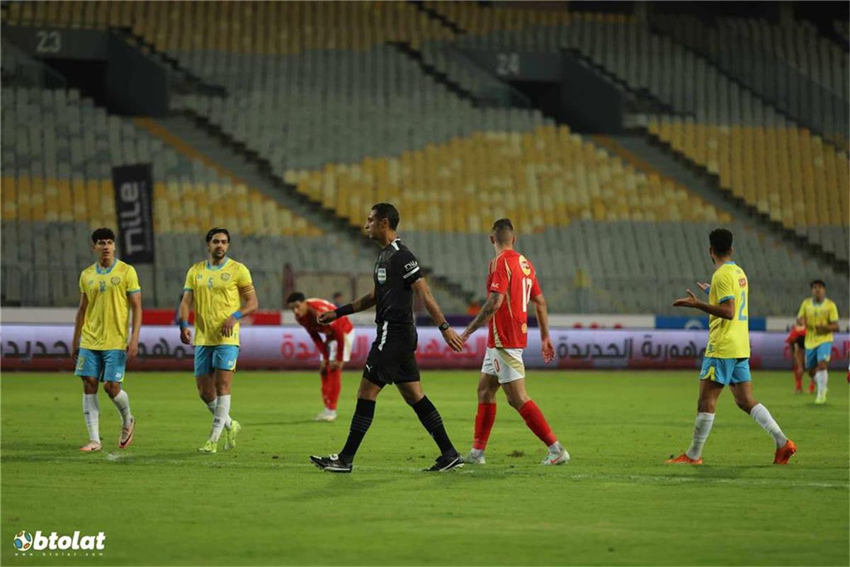 الكشف عن طاقم تحكيم قمة الأهلي والإسماعيلي اليوم بالدوري المصري: تفاصيل وإحصائيات