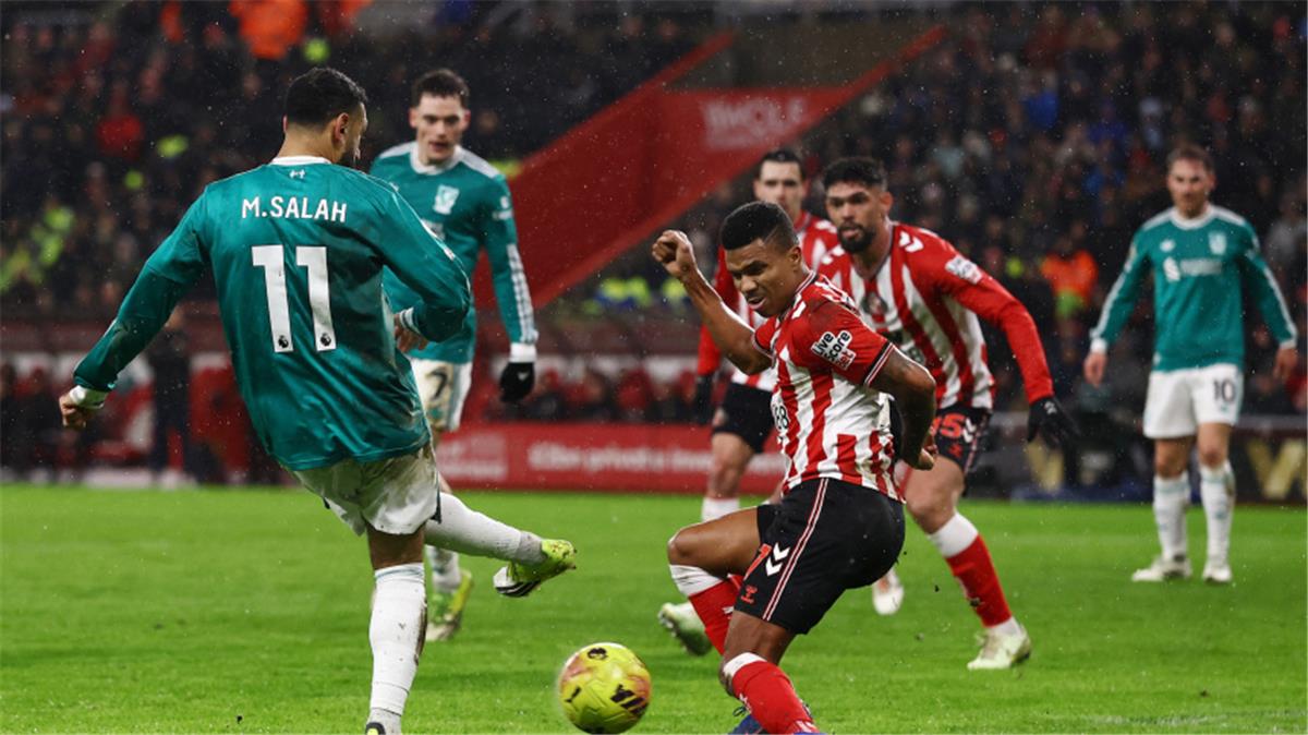 تحليل معمق: هل انتقادات فرانك لوبوف لمحمد صلاح تُبرر تراجع بريقه في ليفربول؟