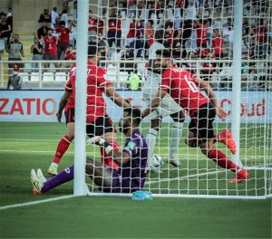 قمة حسم الصدارة: كل ما تريد معرفته عن توقيت مباراة الأهلي والجيش الملكي اليوم في دوري الأبطال