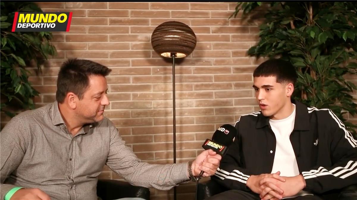 كوبارسي يكشف رؤيته لمستقبل برشلونة: تحديات الأبطال وصفقات أحلام الدفاع