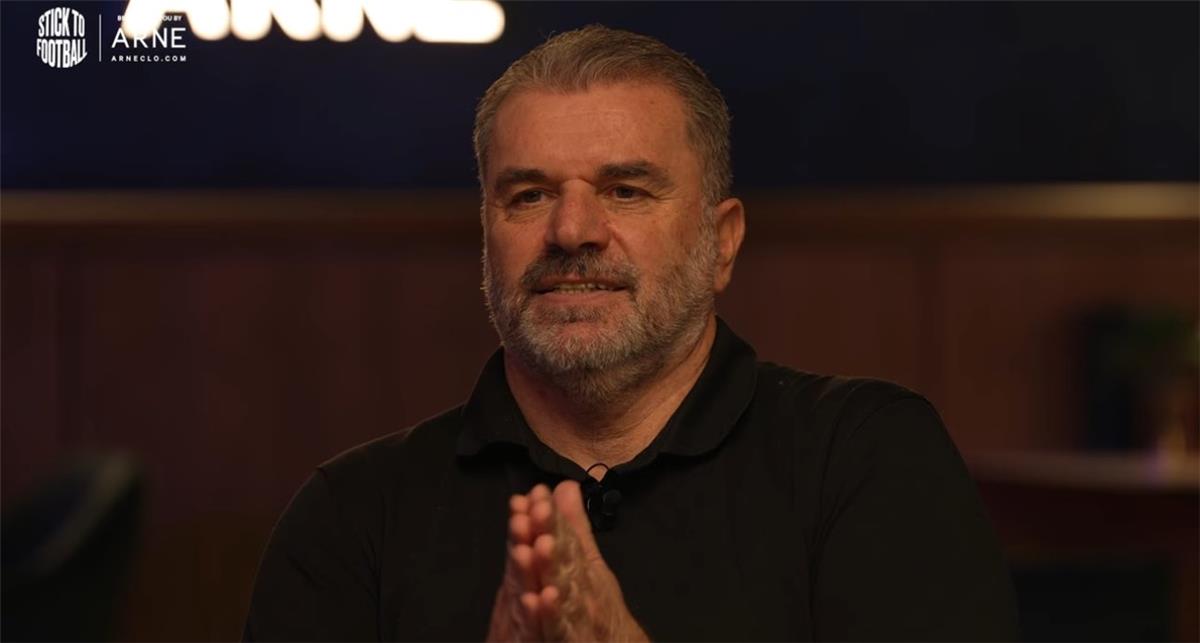 صدمة بوستيكوجلو: لماذا يرى أن أسلوب كلوب الهجومي لن ينجح مع تقنية الفار في كرة القدم الحديثة؟