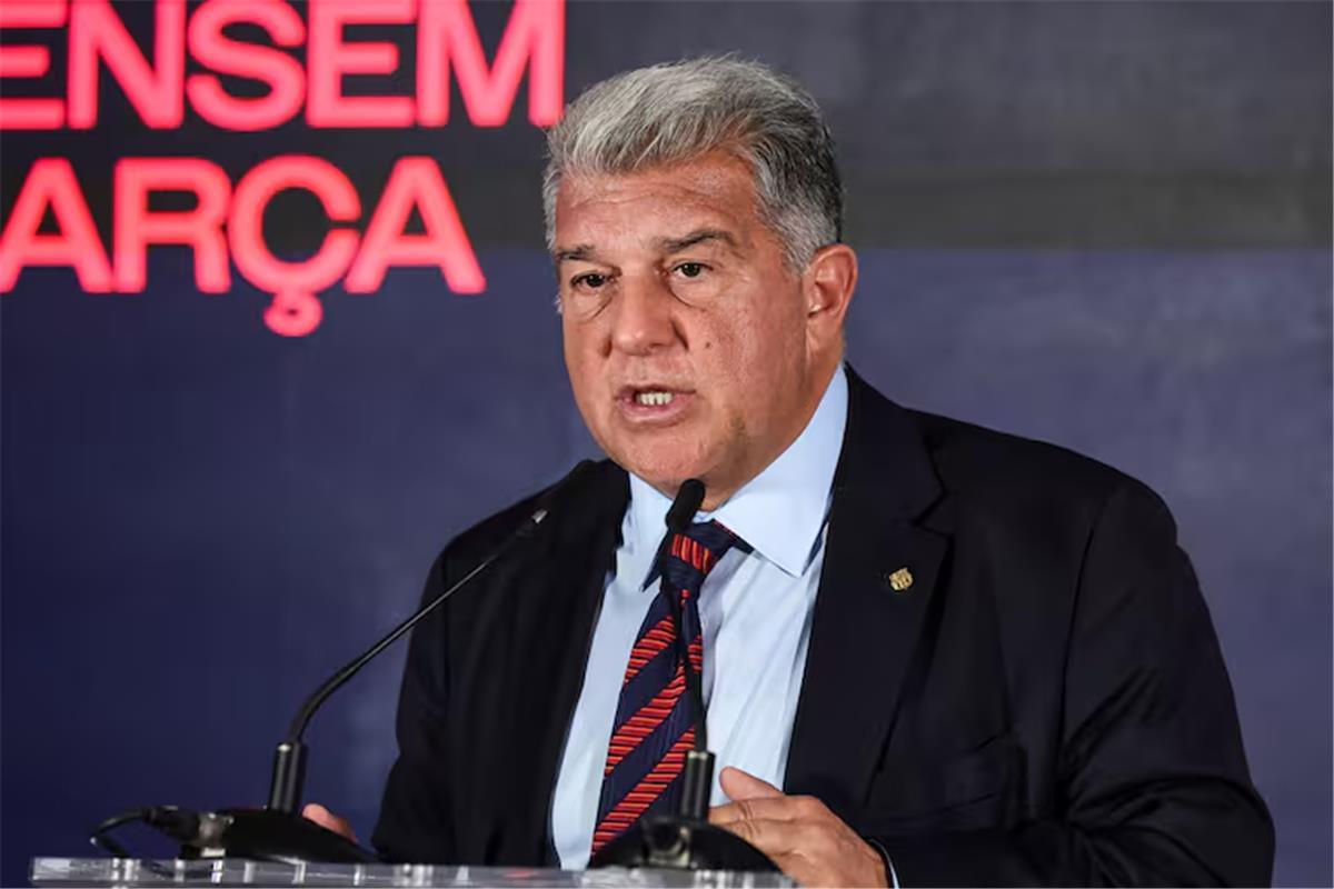 لهيب الصراع الكروي: تصريحات لابورتا المثيرة للجدل تزيد من سخونة الأجواء قبل قمة برشلونة وليفانتي