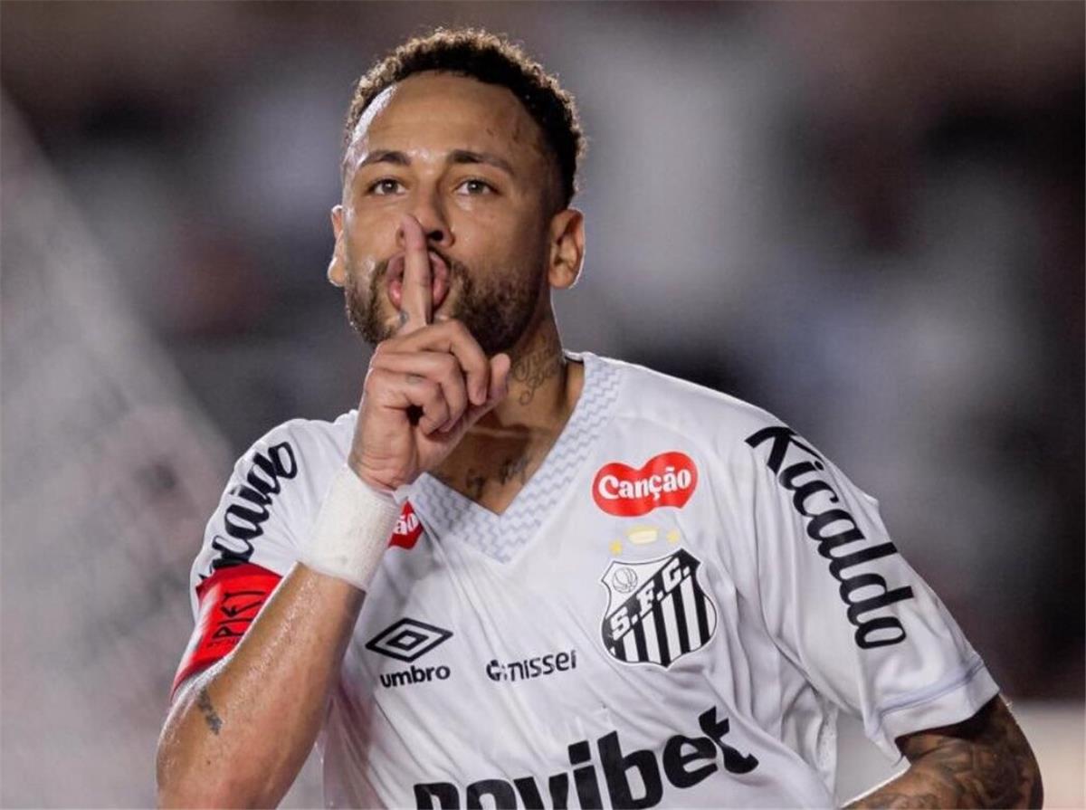 ثنائية نيمار المذهلة: احتفال نيمار التضامني مع فينيسيوس جونيور يهز الأوساط الكروية