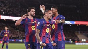 فليك يكشف الستار عن تشكيلة برشلونة الرسمية لمواجهة فياريال في الليغا: رهانات جديدة على كامب نو