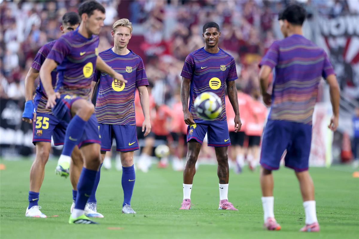 قمة الليغا الإسبانية: الكشف عن تشكيلة برشلونة الرسمية المتوقعة ضد بلباو وتحديات الصدارة